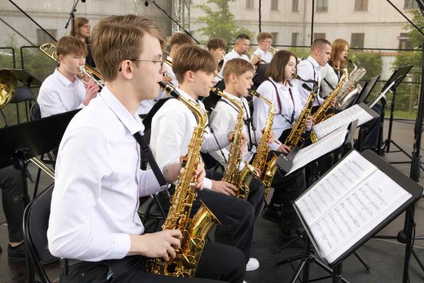 Kdo vystupoval na festivalu? Big Band, Polsko